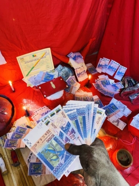 VRAI PORTEFEUILLE MAGIQUE D’ARGENT +229  01 46 94 65 21 COMMENT UTILISER UN PORTE MONNAIE MAGIQUE A DISTANCE Numéro WhatsApp :+229 01 46 94 65 21 portefeuille est personnel et uniquement une personne peut l